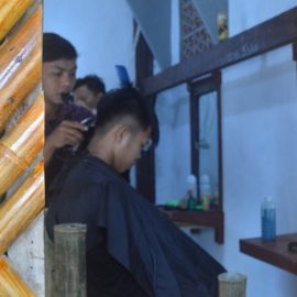 Sokong Keuangan Pesantren; Unit Usaha Latee Dirikan Jasa Pangkas Rambut