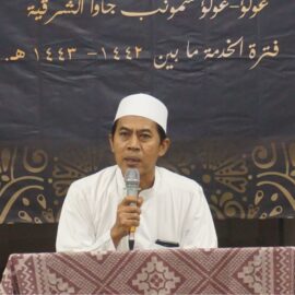 KH. Moh. Musthafa Erfan Memotivasi Santri Untuk Giat Belajar pada Acara Haflah Nishfis Sanah Madal