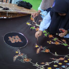 Pelatihan Membatik, Tata Rias, dan Penyuluhan Kesehatan dalam Pekan Cendekia PP. Annuqayah Latee II