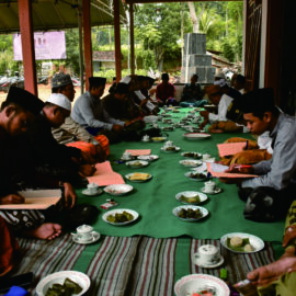 Acara Silaturahmi dan Ngaji Kitab IS-AAL Berlangsung Khidmat di Pragaan Daya